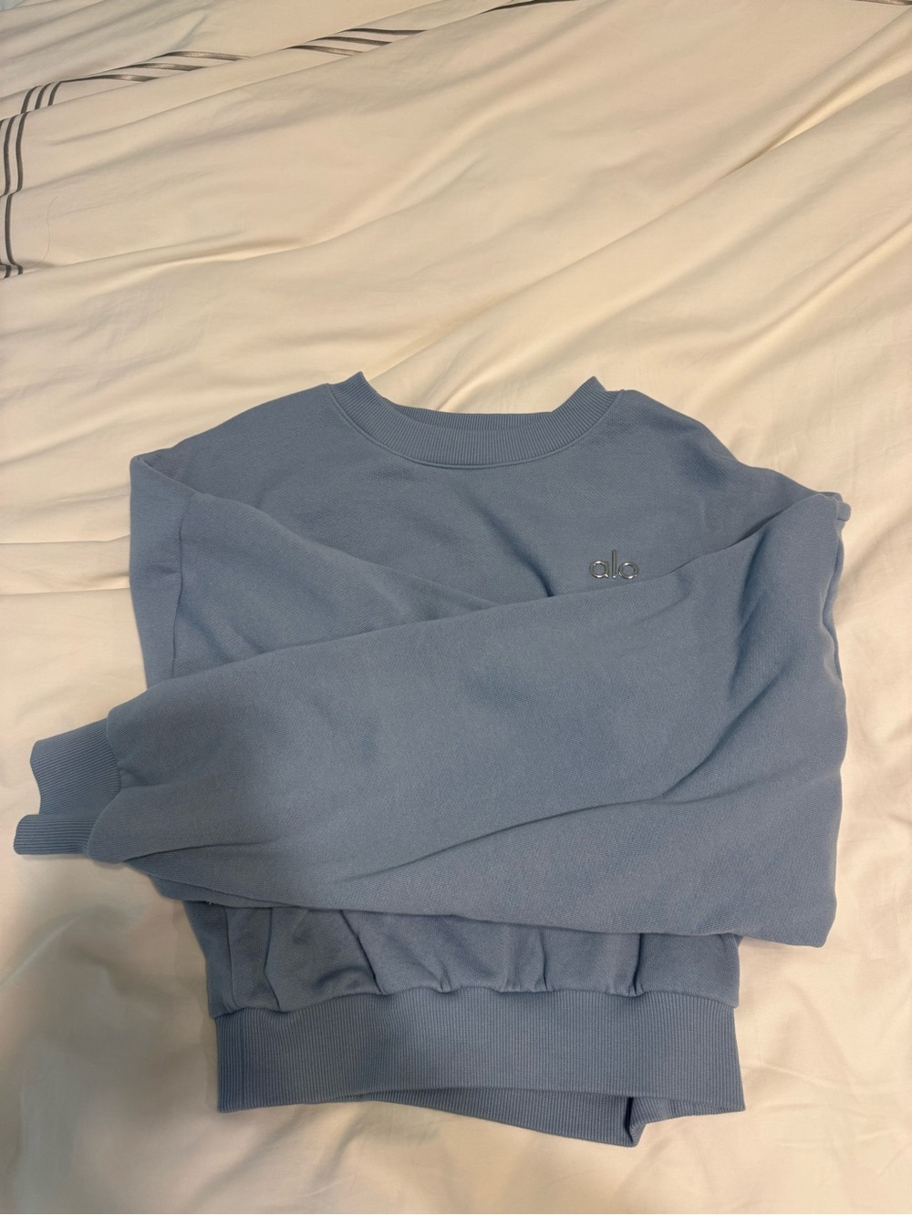 ALO Yoga Light Blue Cropped Crewneck Sweatshirt